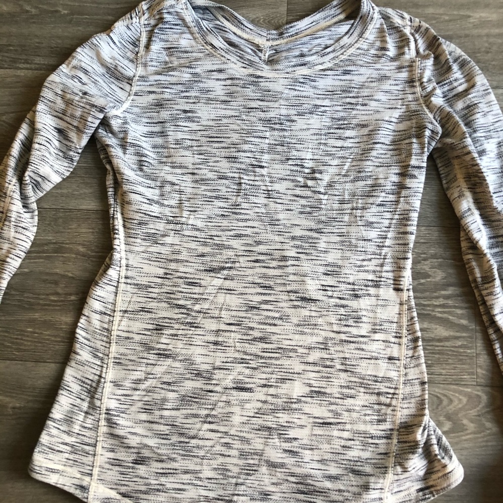 Swiftly Tech Long Sleeve - Black, Grey, White Sz 6